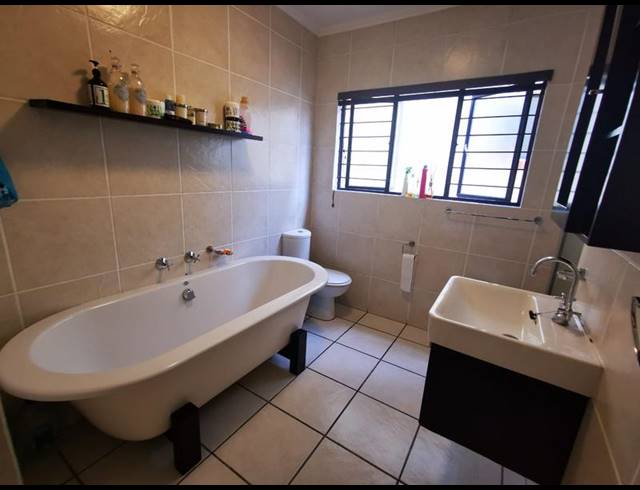 2 BEDROOM APARTMENT FOR SALE IN SUNNINGHILL